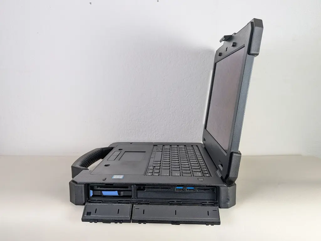 Dell Latitude 14 Rugged Extreme 7414 Laptop - R.webp